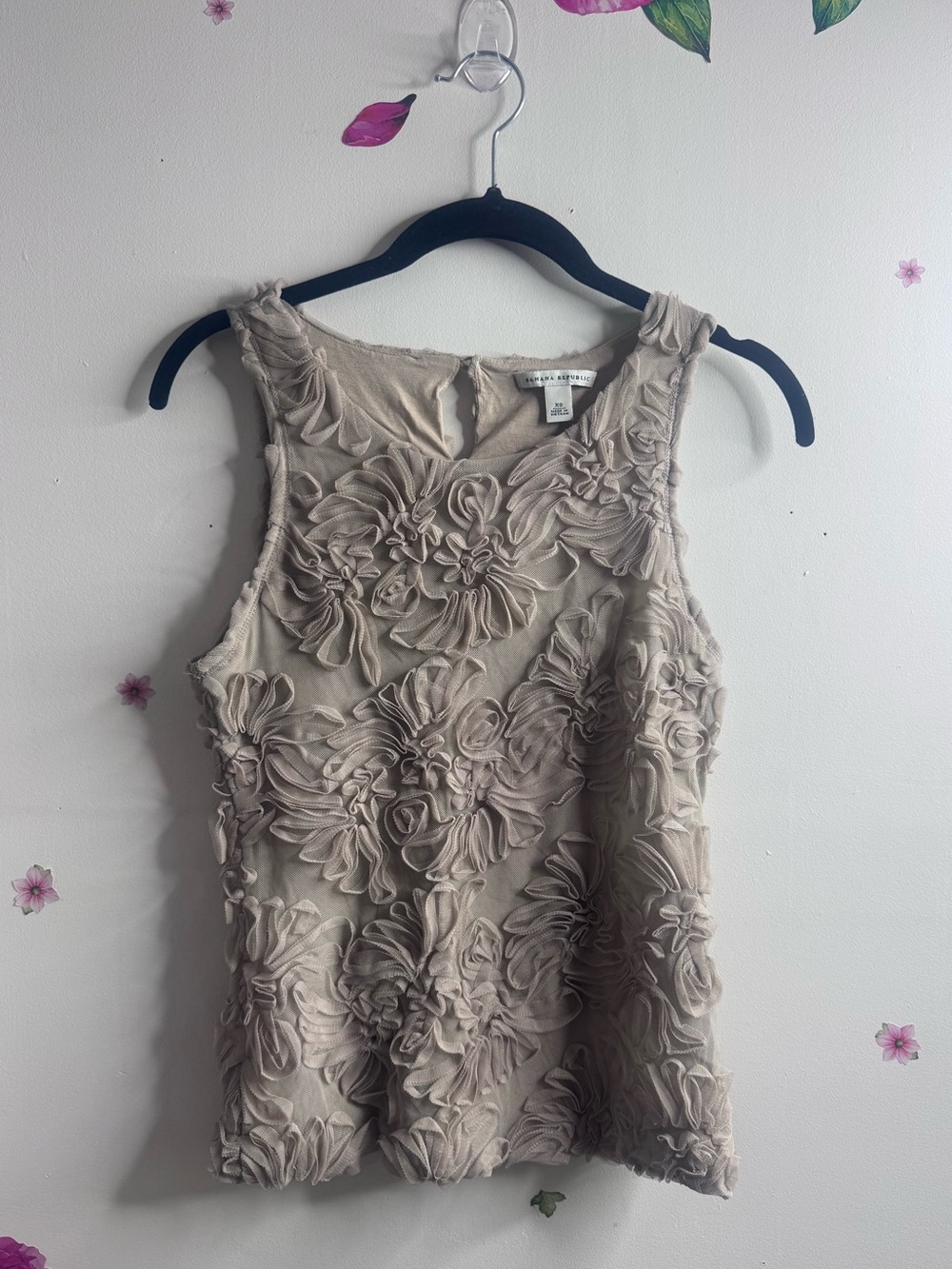 Banana Republic Beige Floral AppliquΓ© Sleeveless Camisole